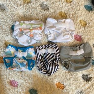 5 newborn cloth diaper covers & 3 Snappis